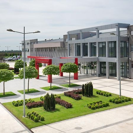 Hotel Srbija Lux Stara Pazova Εξωτερικό φωτογραφία